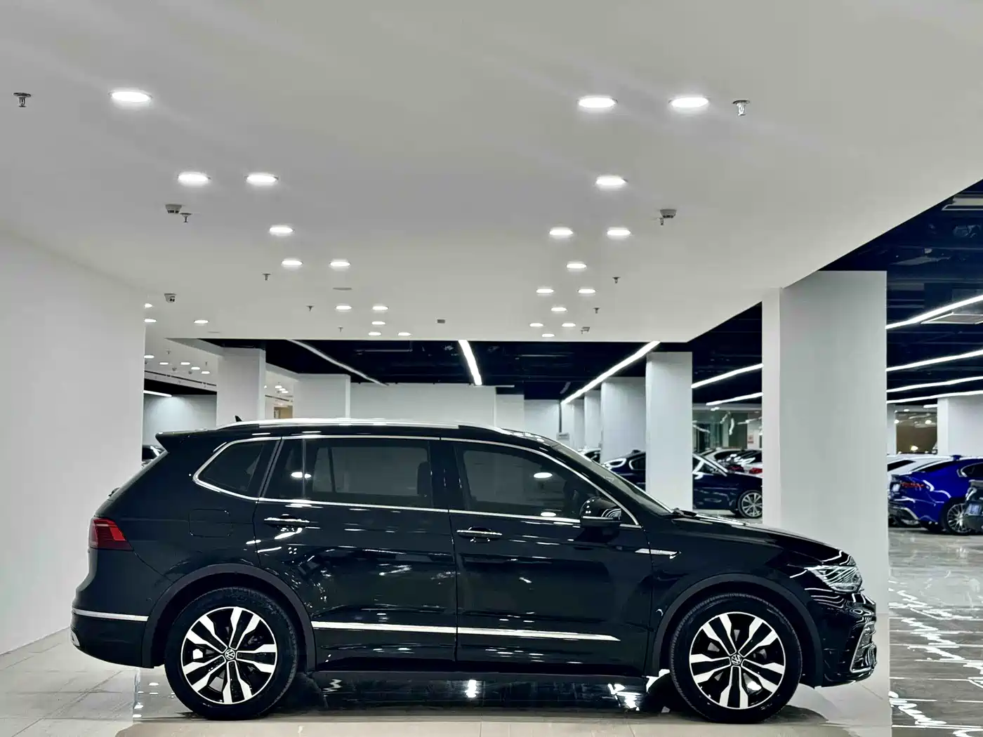Volkswagen Tiguan L 2022 330TSI Auto 2WD R-Line Premium Edition фото 4