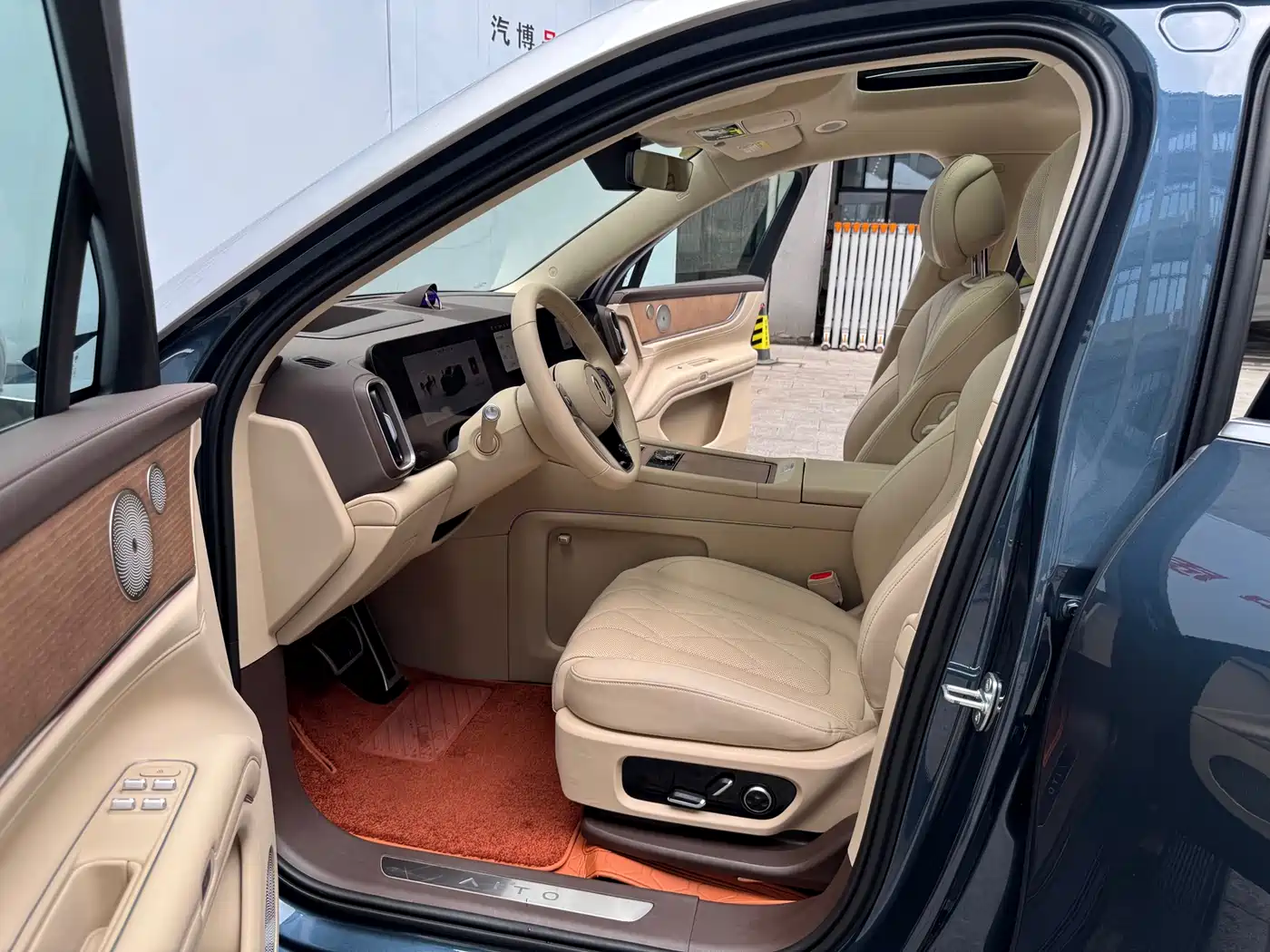 AITO Wenjie AITO M9 2024 Model Extended Range Ultra Edition 52kWh 5-Seater фото 9