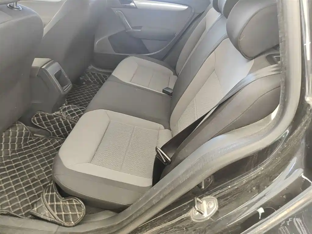 Volkswagen Lavida Tour 2013 1.6L Automatic Trend Style фото 17
