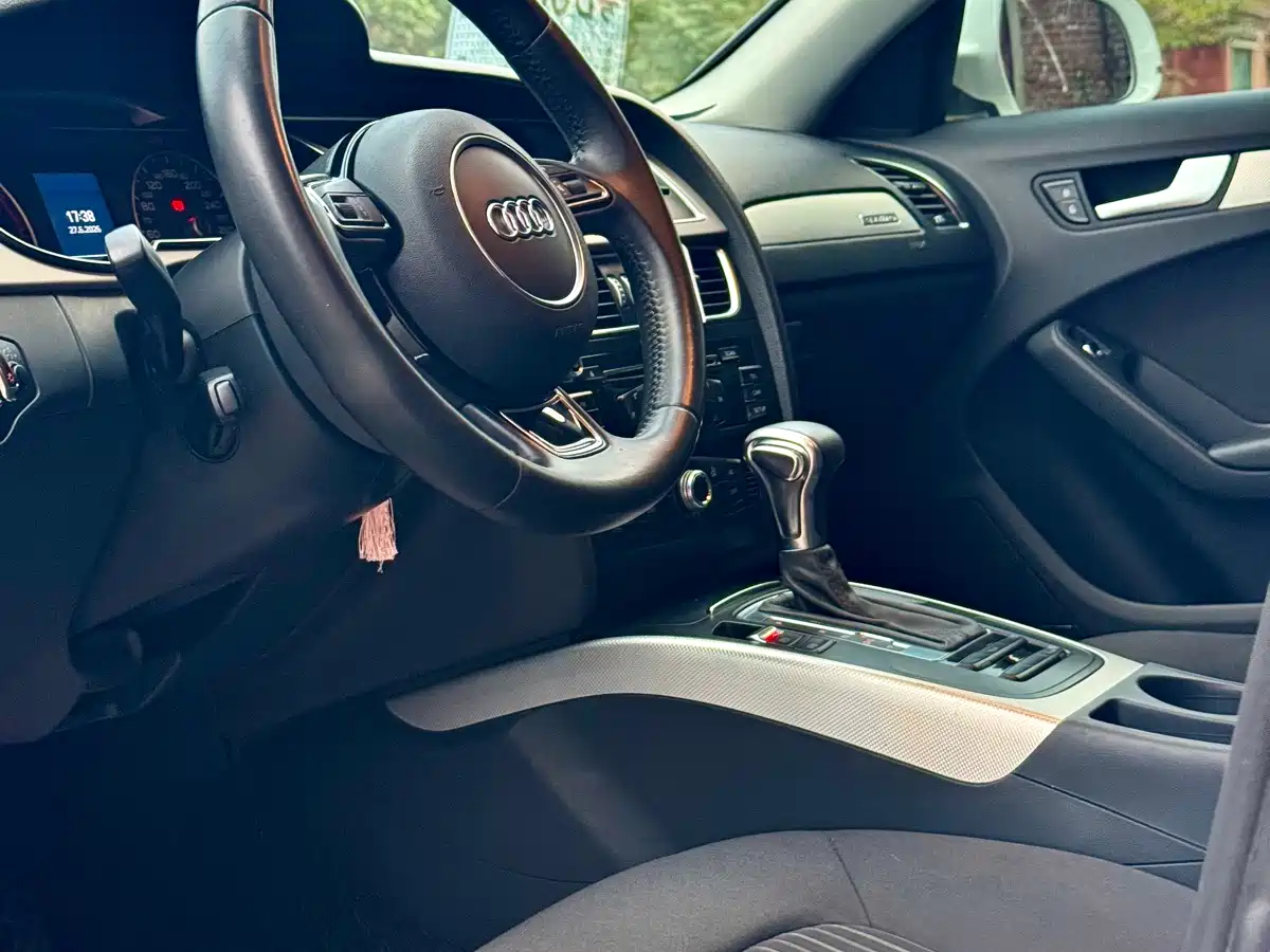 Photo 5 - Audi A4L