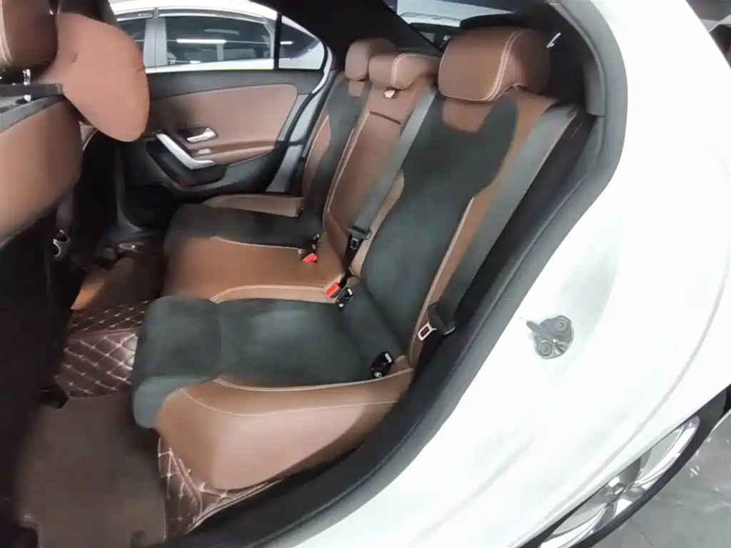 Mercedes-Benz A-Class 2021 A 200 L Sport Sedan Fashion Edition фото 17