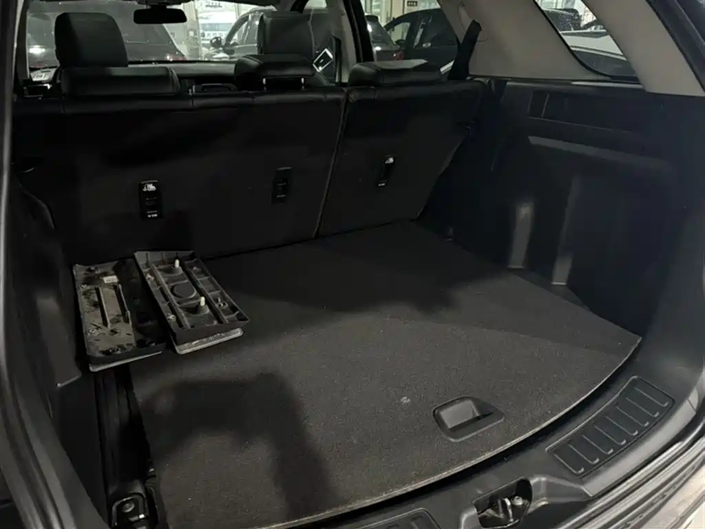 Land Rover Discovery Sport 2018 240PS SE Edition фото 14