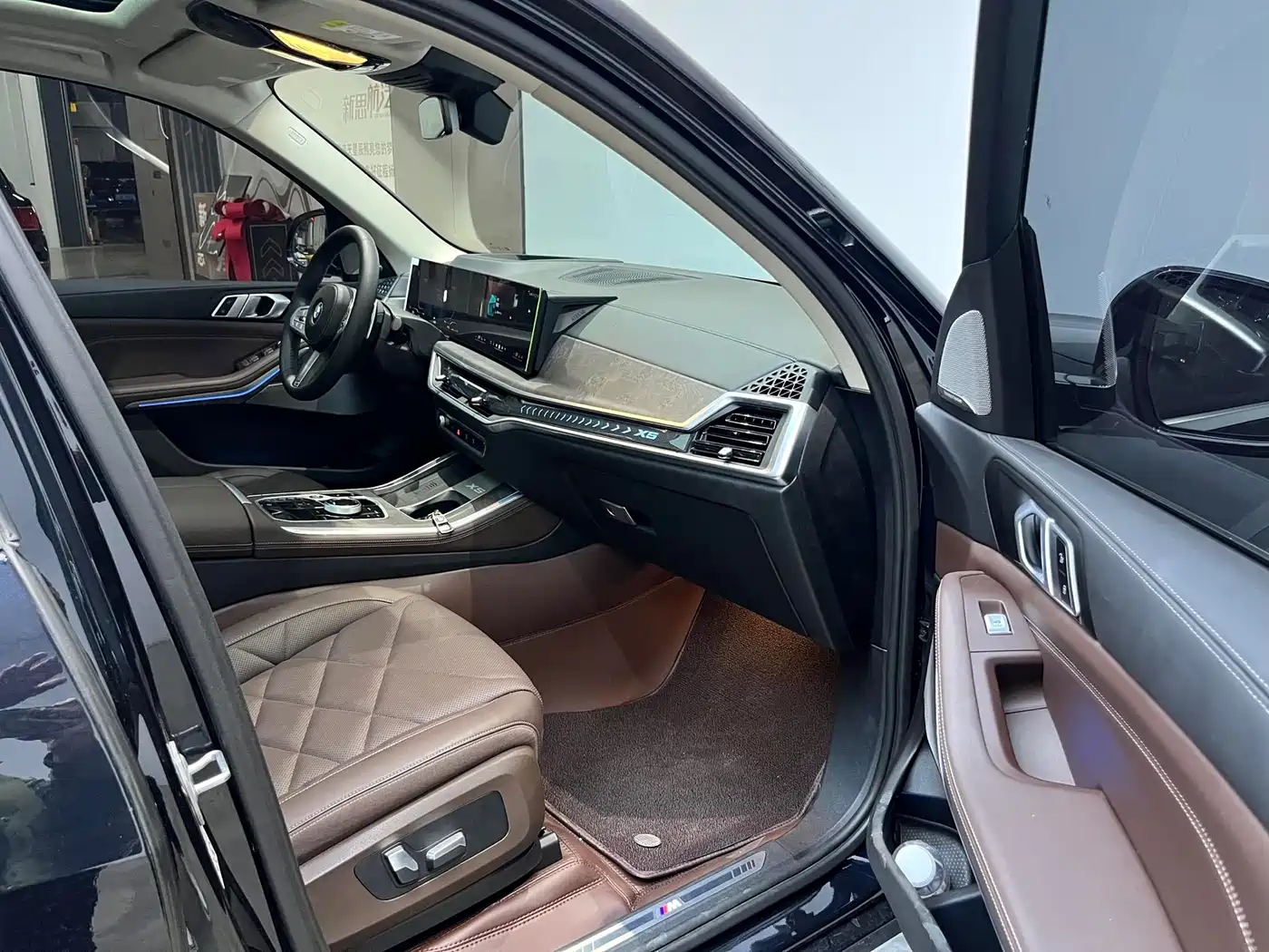 BMW X5 2023 xDrive 30Li Premium M Sport Package фото 11