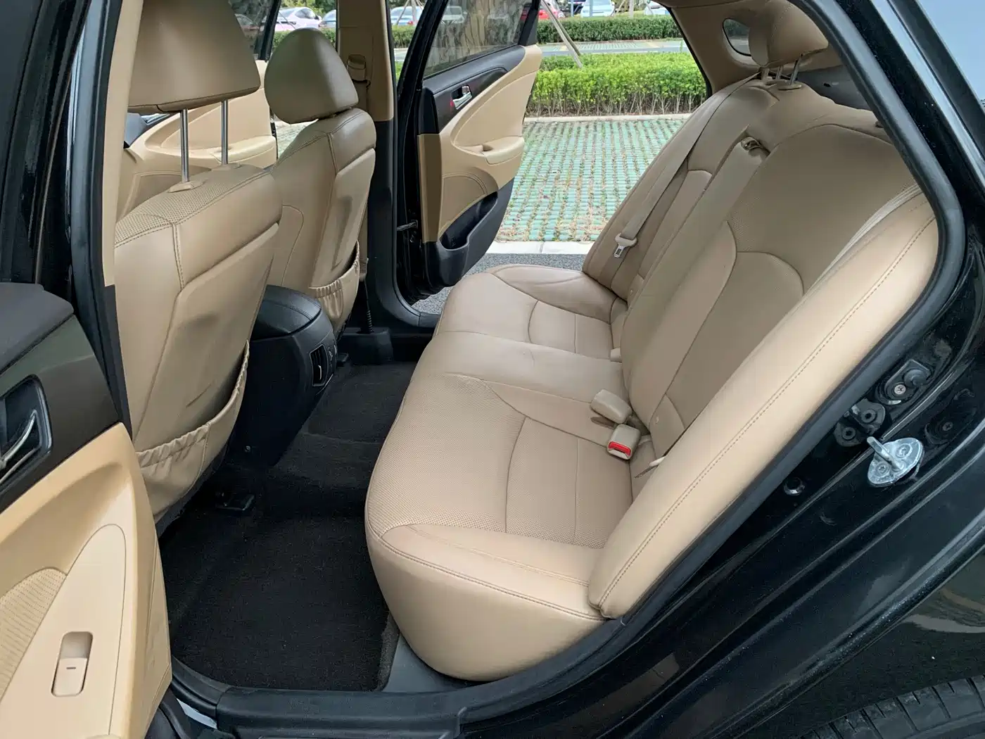 Hyundai Sonata 2011 2.0L Auto Premium Edition фото 7