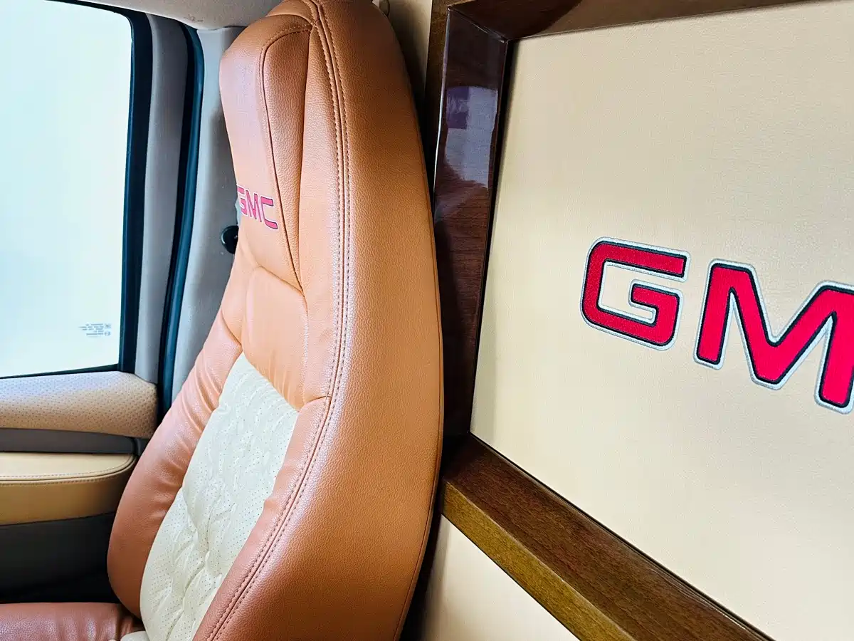 GMC Savana 2012 2011 6.0L Business Star 10-seater