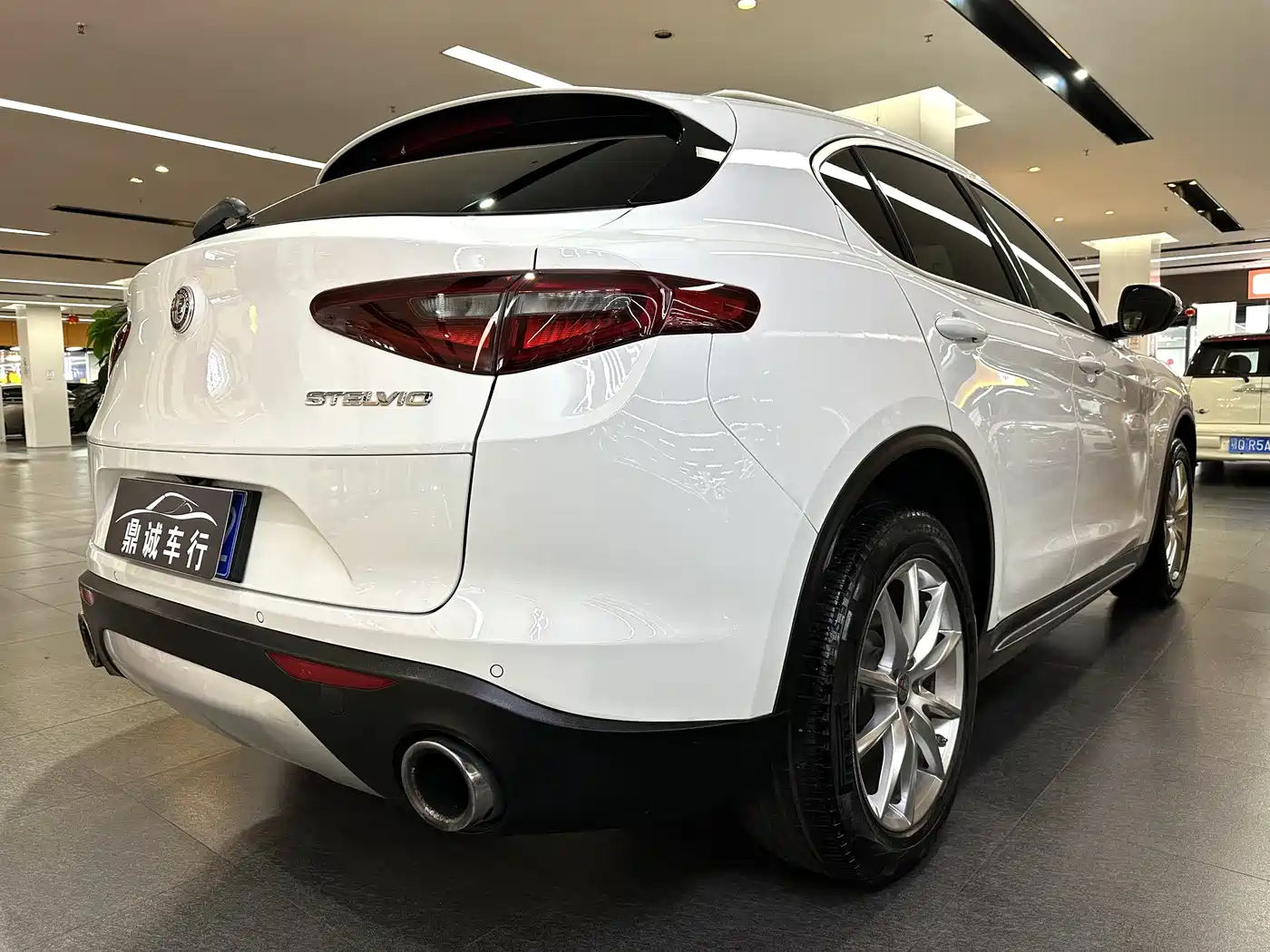 Alfa Romeo Stelvio 2018 2017 2.0T 200HP Luxury Edition
