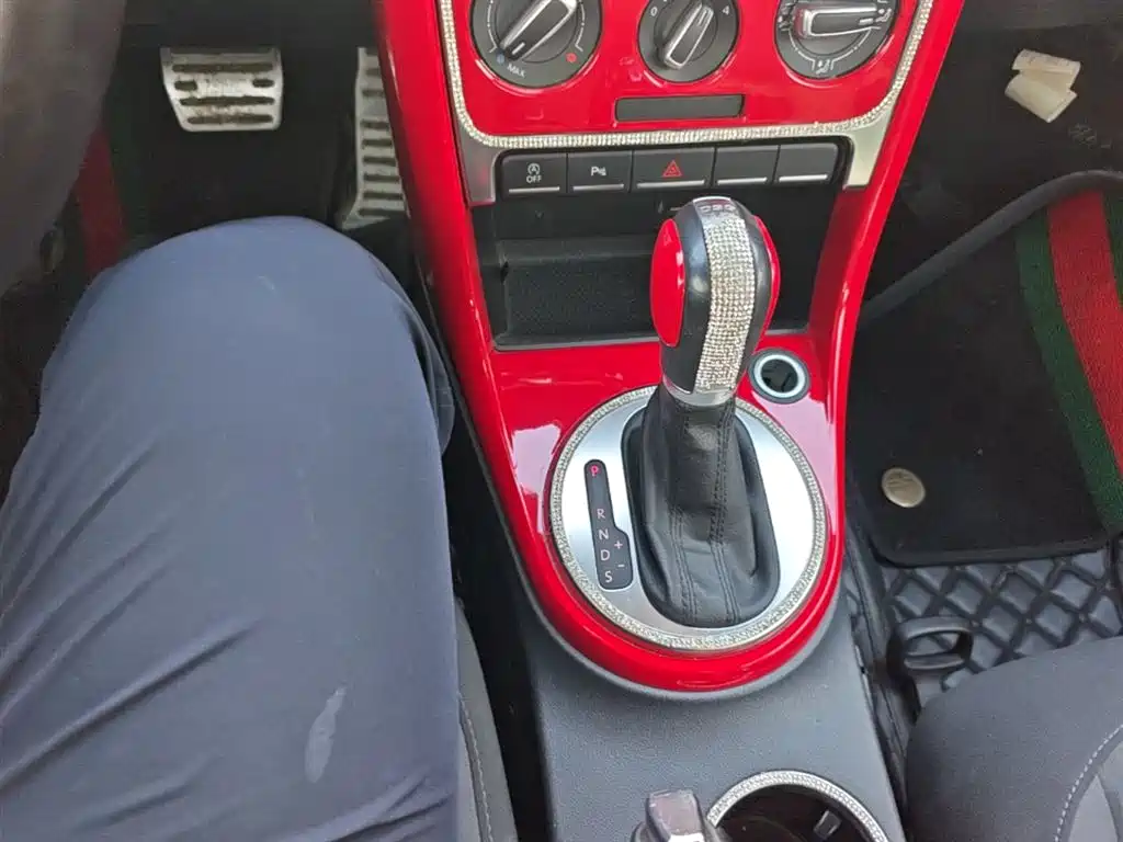Volkswagen Beetle 2018 180TSI Trend Joy Edition фото 14