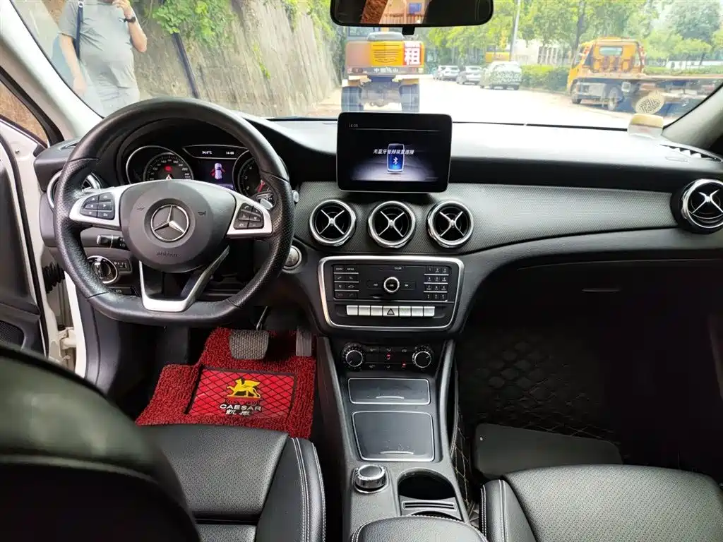 Mercedes-Benz GLA 2018 GLA 200 Dynamic фото 6