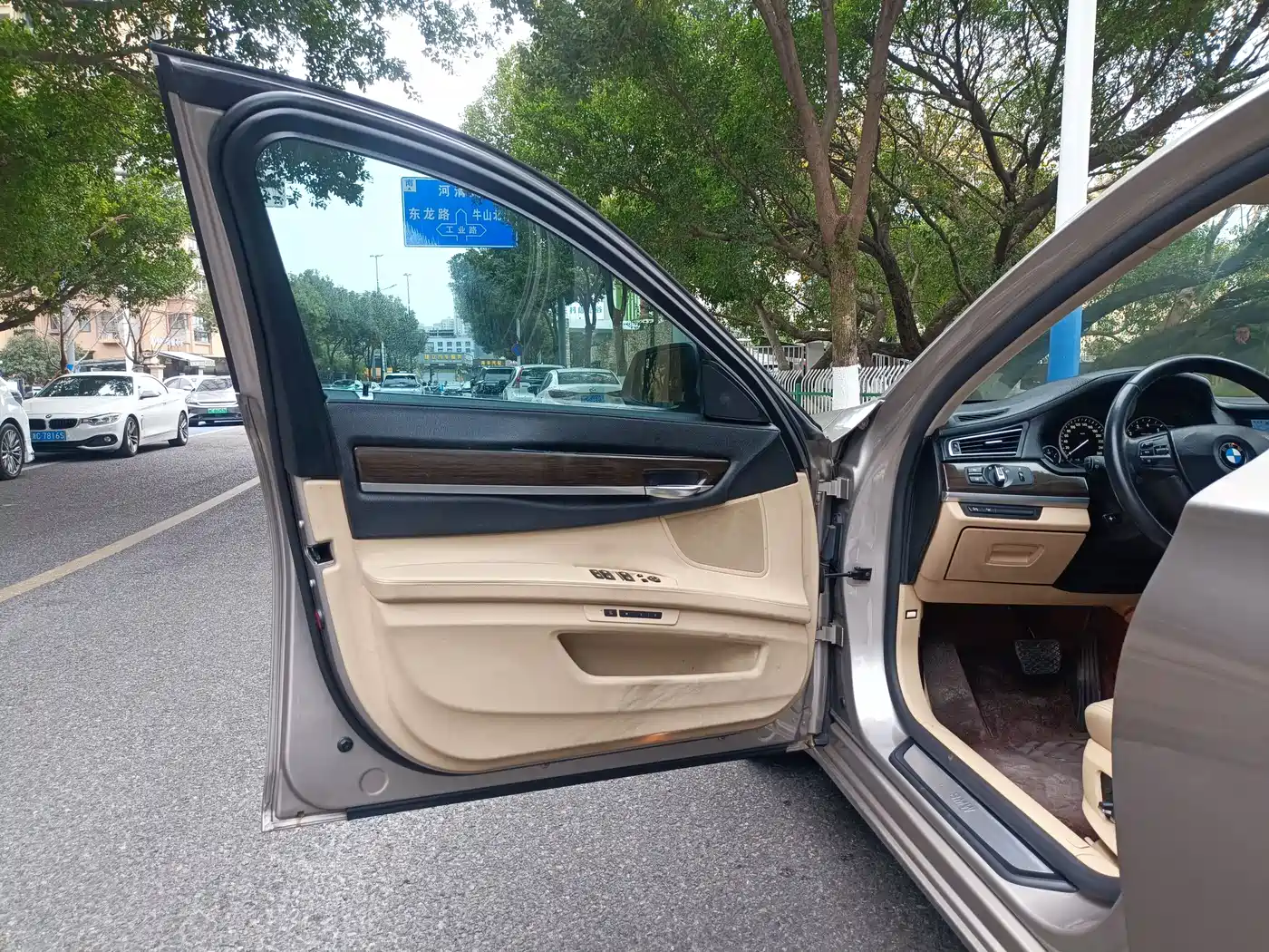 BMW 7 Series 2009 740Li Premium фото 16
