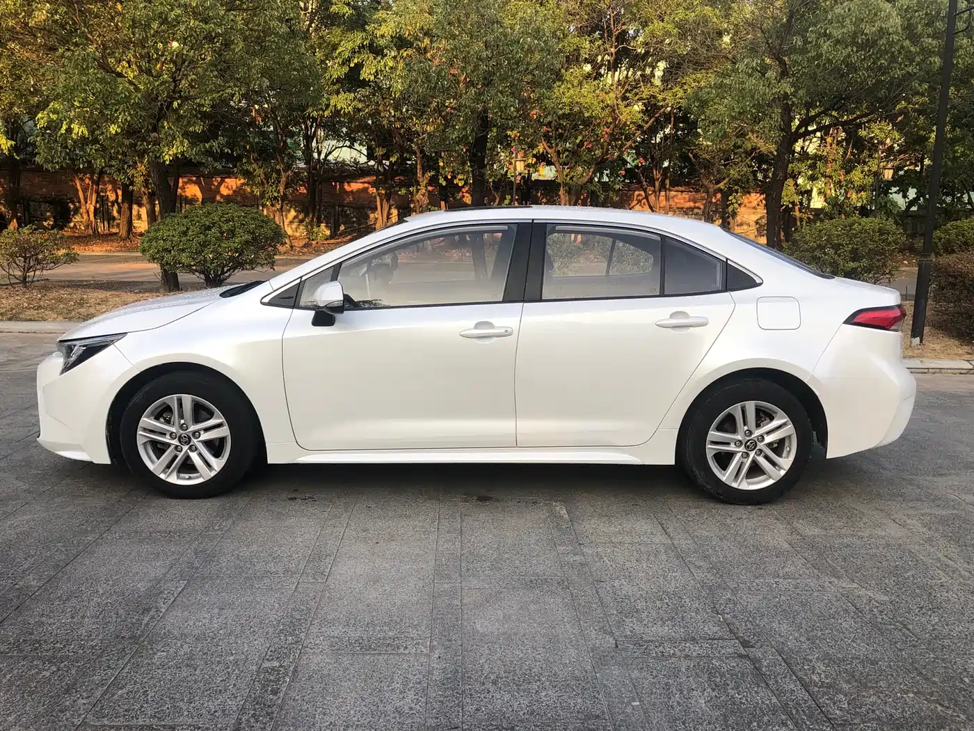 Toyota Levin 2021 Dual Engine 1.8H E-CVT Luxury Edition фото 5