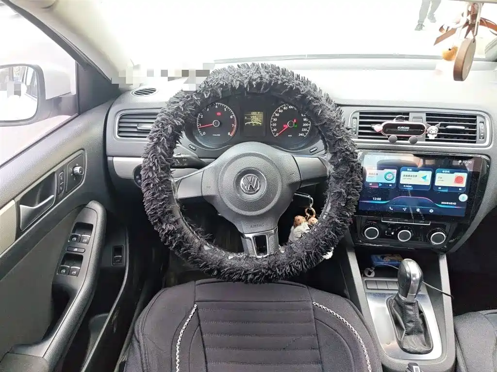 Volkswagen Sagitar 2014 Facelift 1.6L Automatic Leading Version фото 3