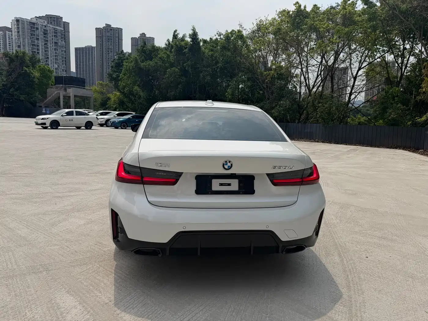BMW 3 Series 2025 330Li M Sport Night Edition фото 10