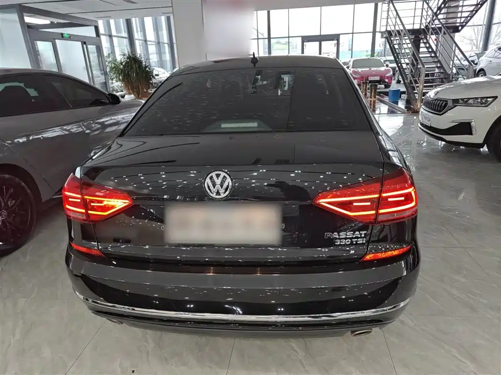Volkswagen Passat 2017 330TSI DSG Prestige фото 5