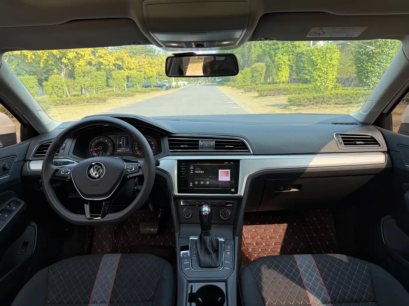 VOLKSWAGEN LINGDU