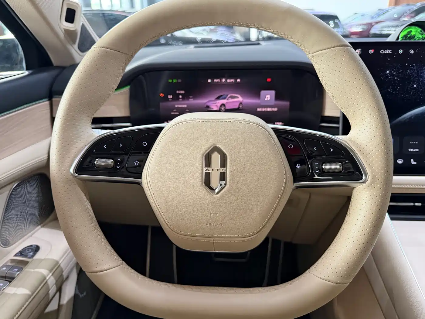 AITO Wenjie AITO M5 2025 Extended Range Ultra AWD фото 13