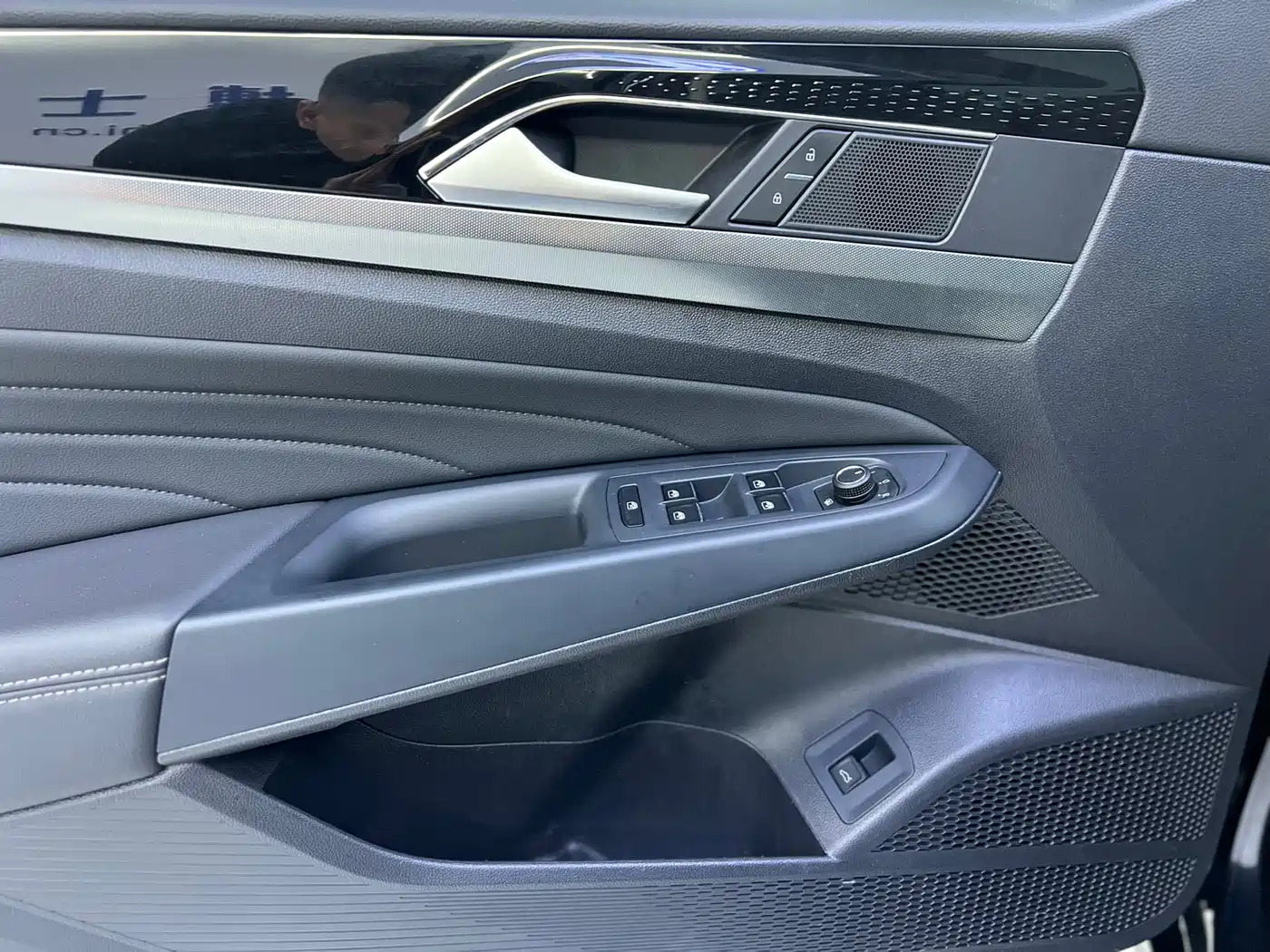 Volkswagen Passat 2023 Facelift 280TSI Elite Edition фото 4