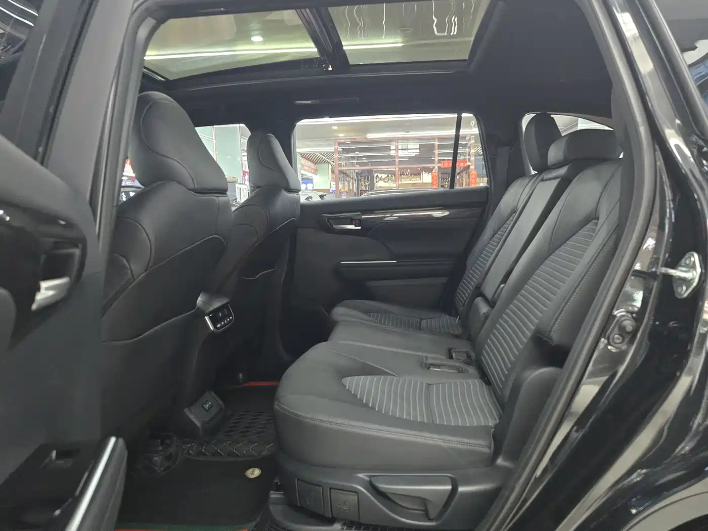 Toyota Crown Kluger 2024 2.5L HEV 4WD Luxury Edition фото 12