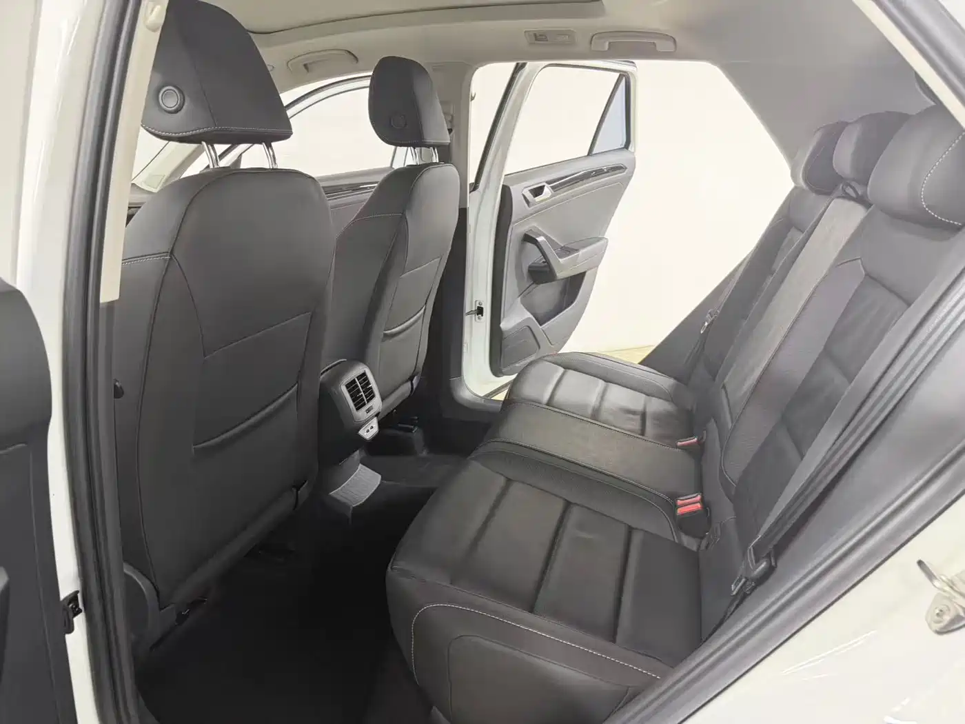 Volkswagen T-ROC 2022 280TSI DSG 2WD Comfort PLUS фото 8