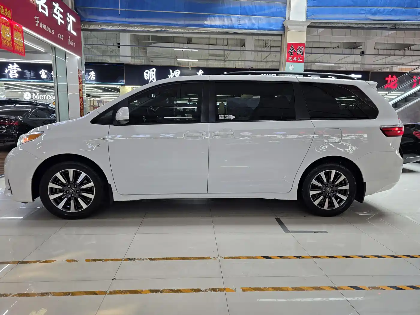 Toyota Sienna 2015 3.5L 4WD L фото 4