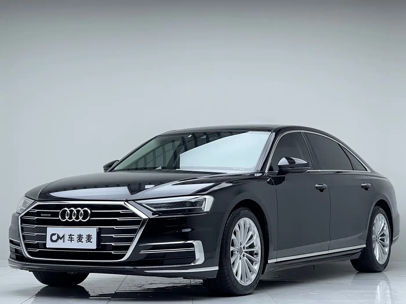 Фото 1 - Audi A8