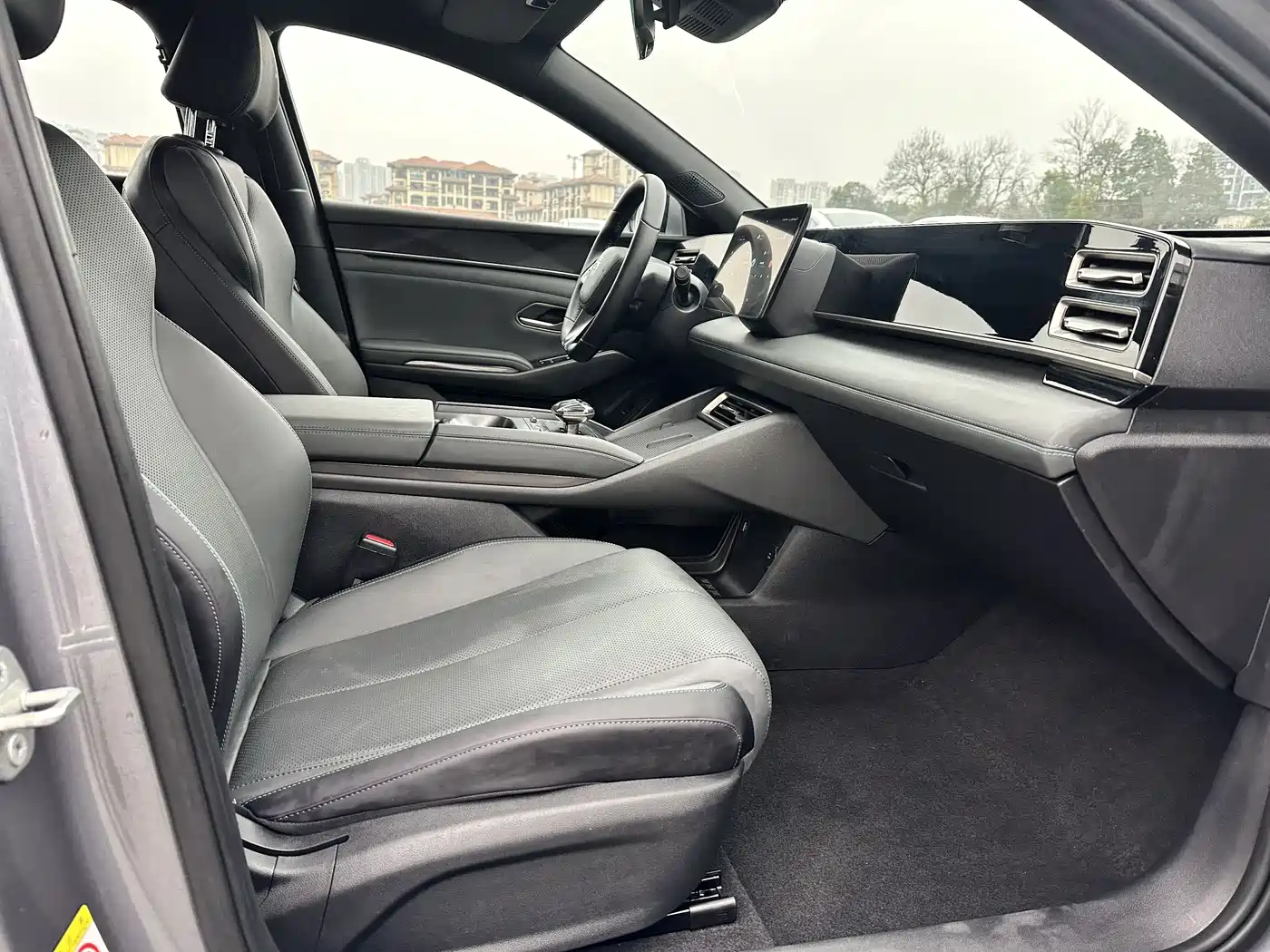 BYD Qin L 2024 DM-i 80KM Leading Edition фото 9