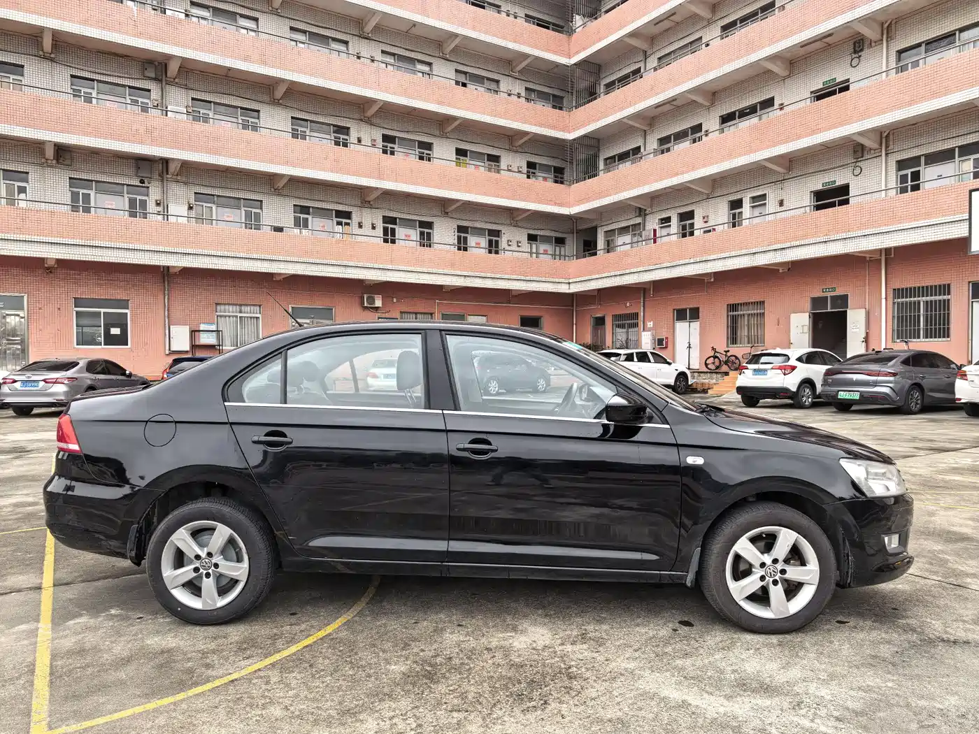 Volkswagen Santana 2013 1.6L Automatic Comfort Edition фото 4