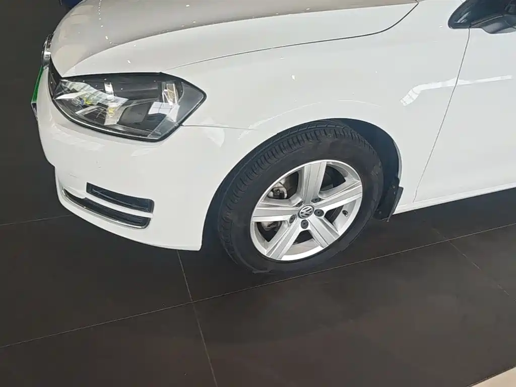 Volkswagen Golf 2017 1.6L Auto Comfort Millionth Edition фото 23