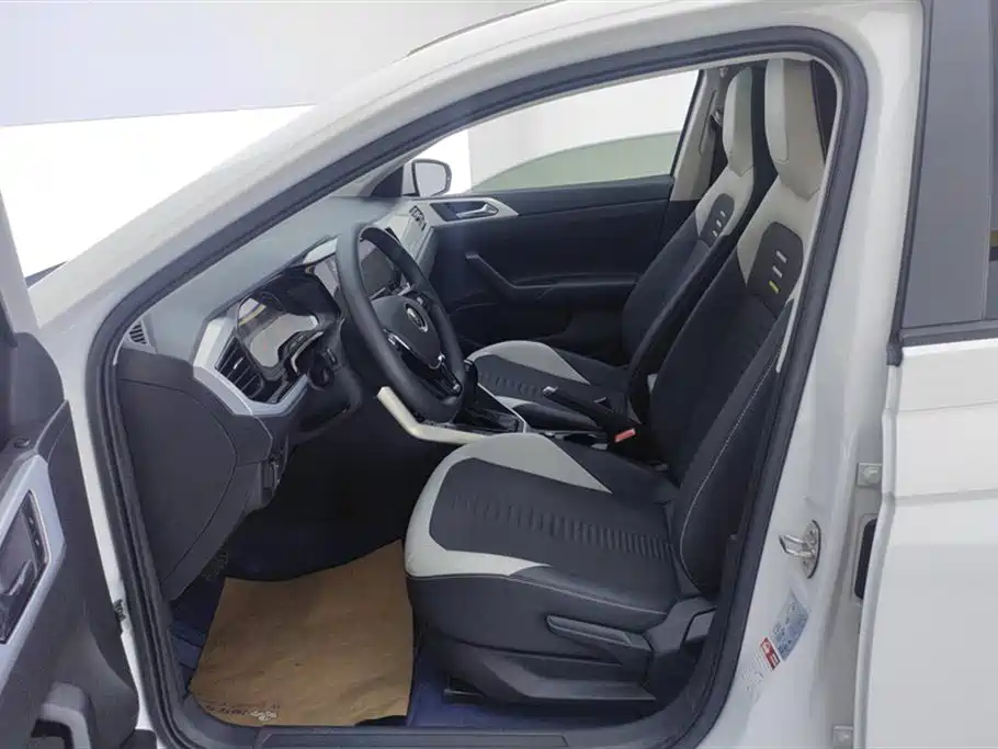 Volkswagen Polo 2021 Plus 1.5L Automatic Colorful Tech Edition фото 9