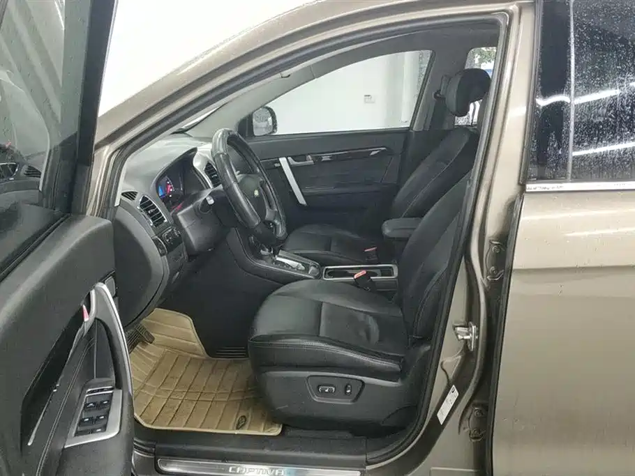 Chevrolet Captiva 2015 2.4L 2WD Urban Edition 7-seater фото 9