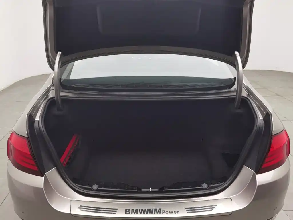 صورة 16 - BMW 5 Series