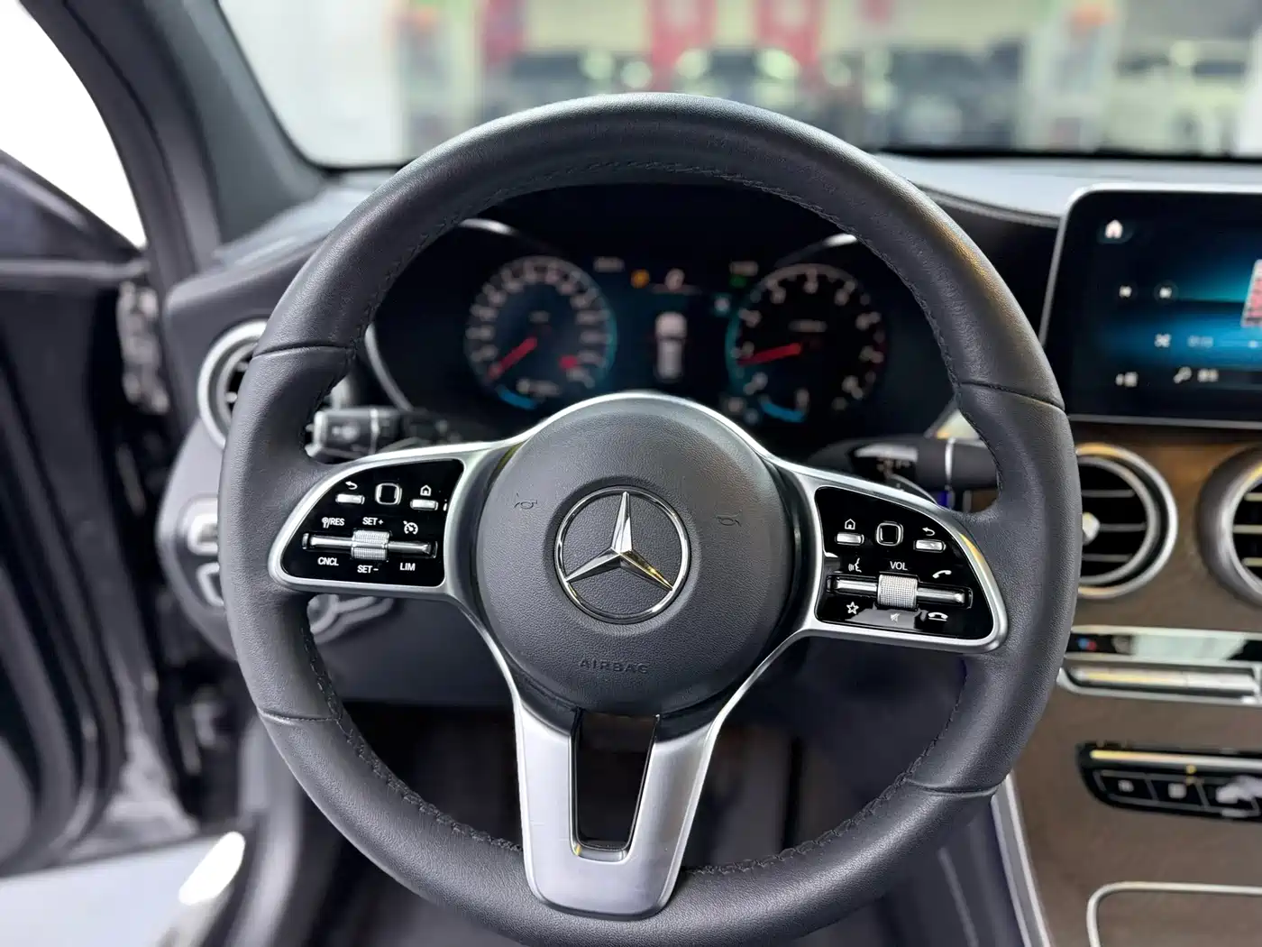 Mercedes-Benz GLC 2021 GLC 300 L 4MATIC Sporty фото 4