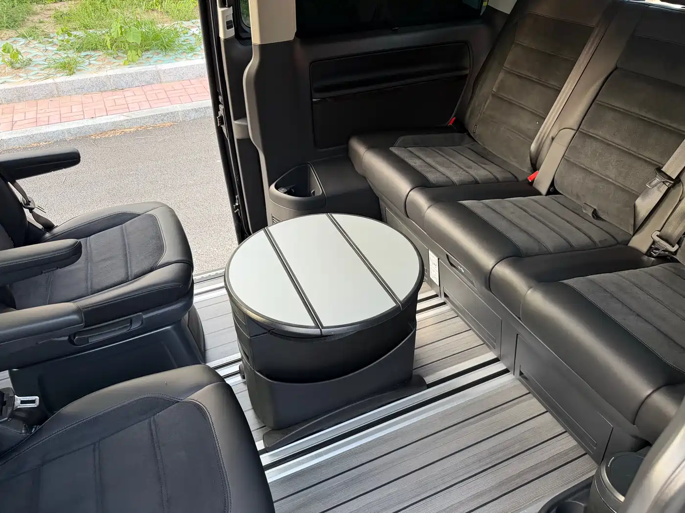 Volkswagen Multivan 2019 2.0TSI 4WD Premium 7-seater фото 23
