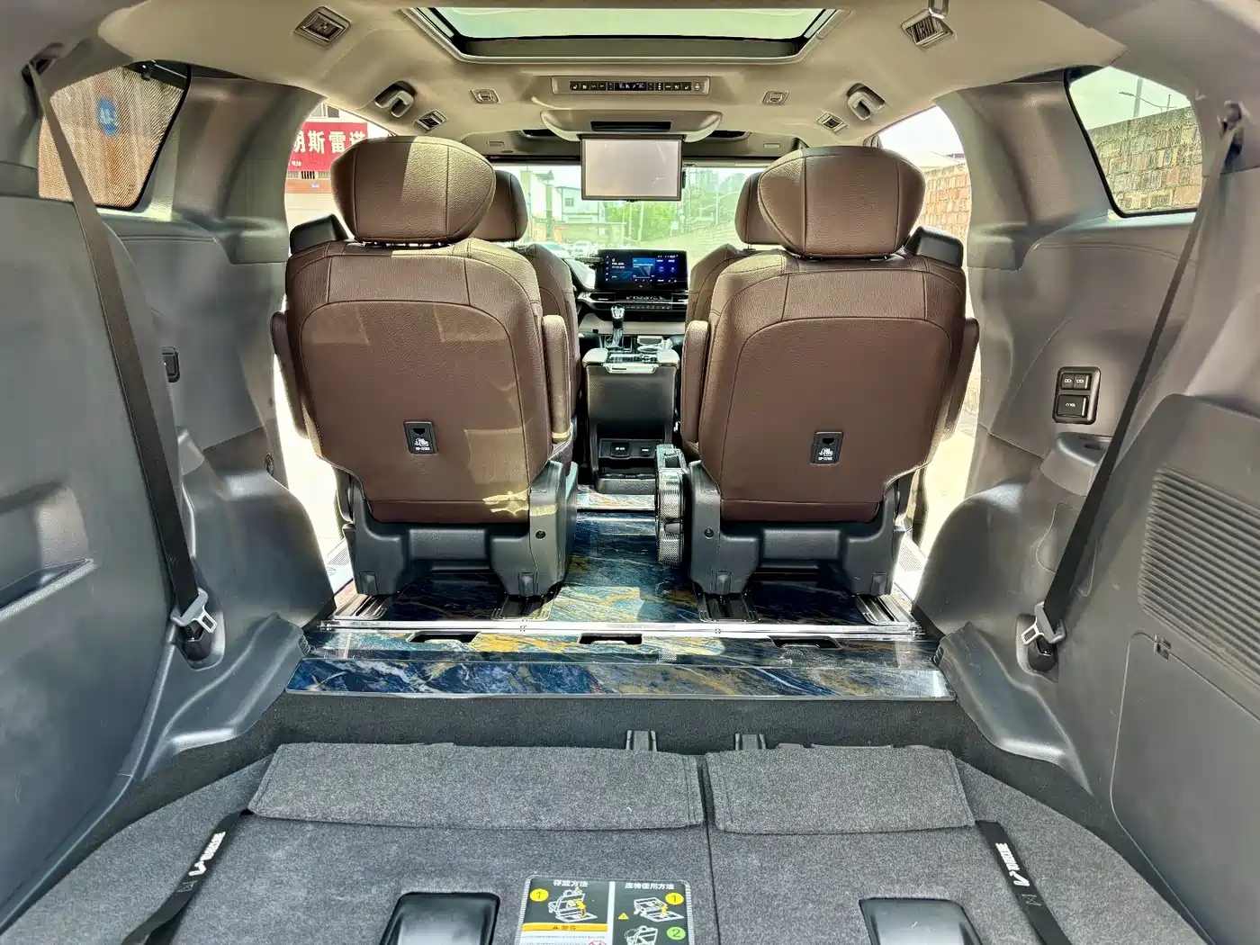 Toyota Granvia 2023 2.5L Hybrid Flagship VIP Edition фото 16
