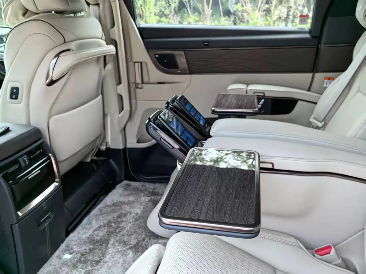 Toyota Alphard 2024 Hybrid 2.5L Ultimate Enjoyment Edition фото 11