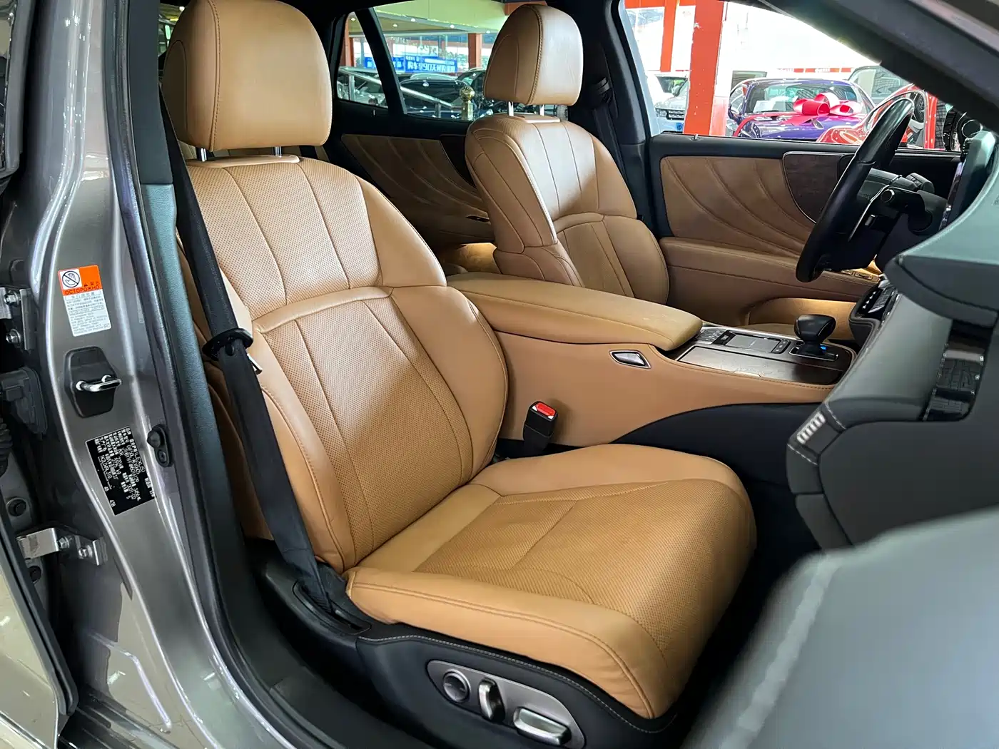 Lexus LS 2021 500h Excellence Edition фото 14