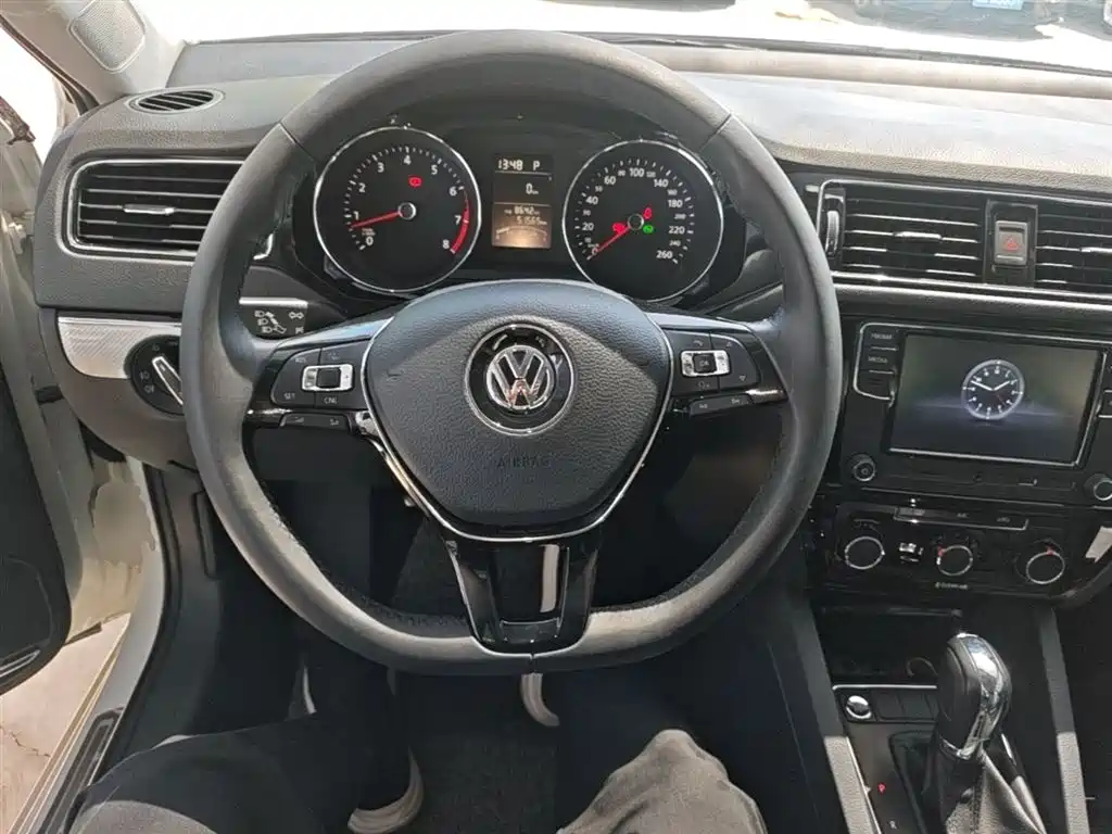 Volkswagen Sagitar 2017 1.6L Automatic Comfort фото 11