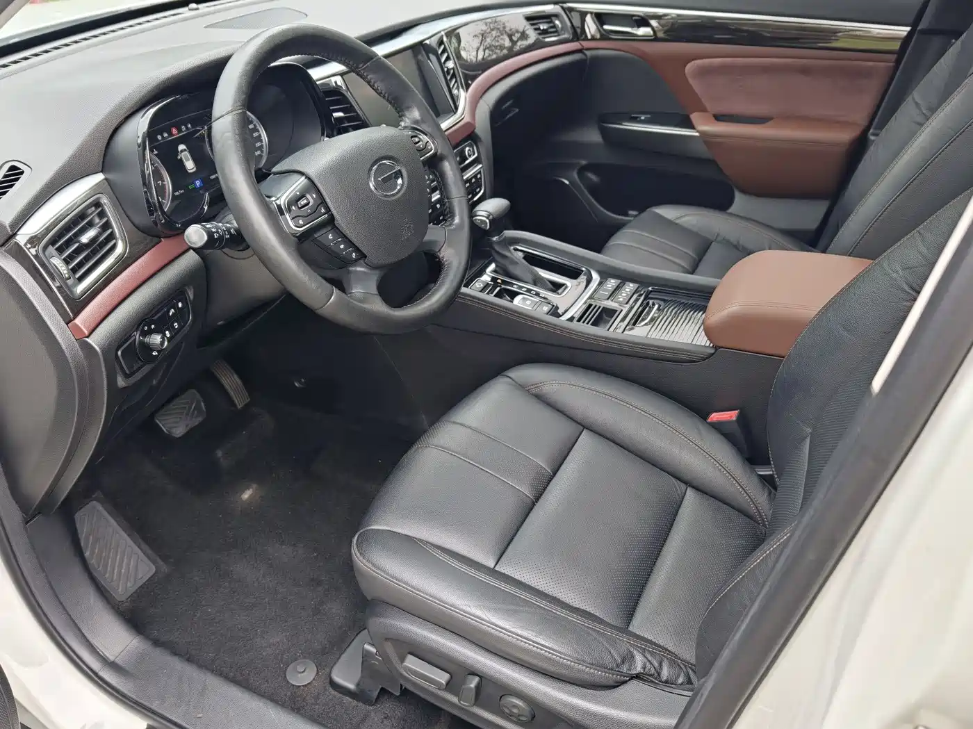 GAC Trumpchi Trumpchi GS8 2017 320T 2WD Luxury Smart Connect (7-seater) фото 4