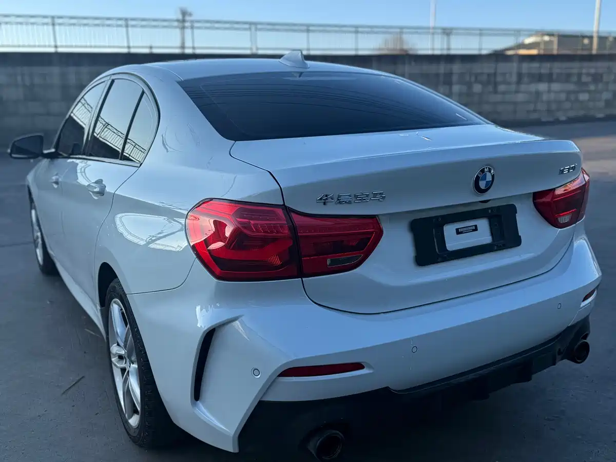 BMW 1 Series 2022 120i M Sport Shadow Edition фото 21