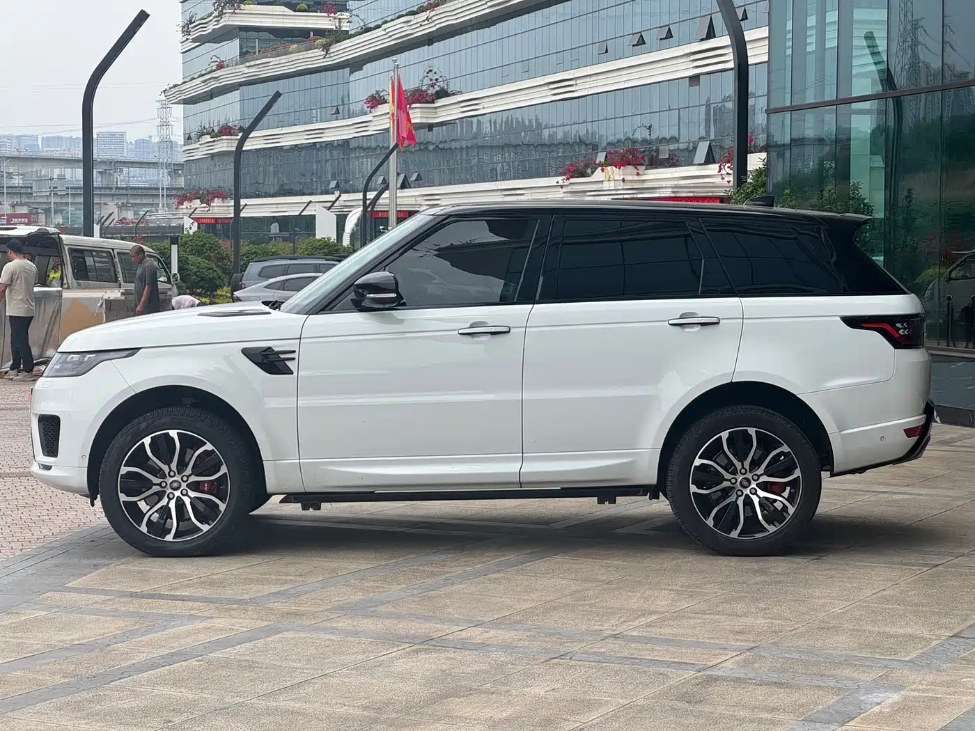 Land Rover Range Rover Sport 2018 3.0 SC V6 Fashion Genesis DYNAMIC фото 4