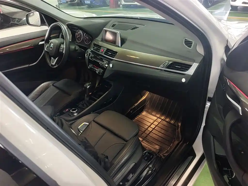BMW X1 2016 sDrive20Li Luxury Model фото 11