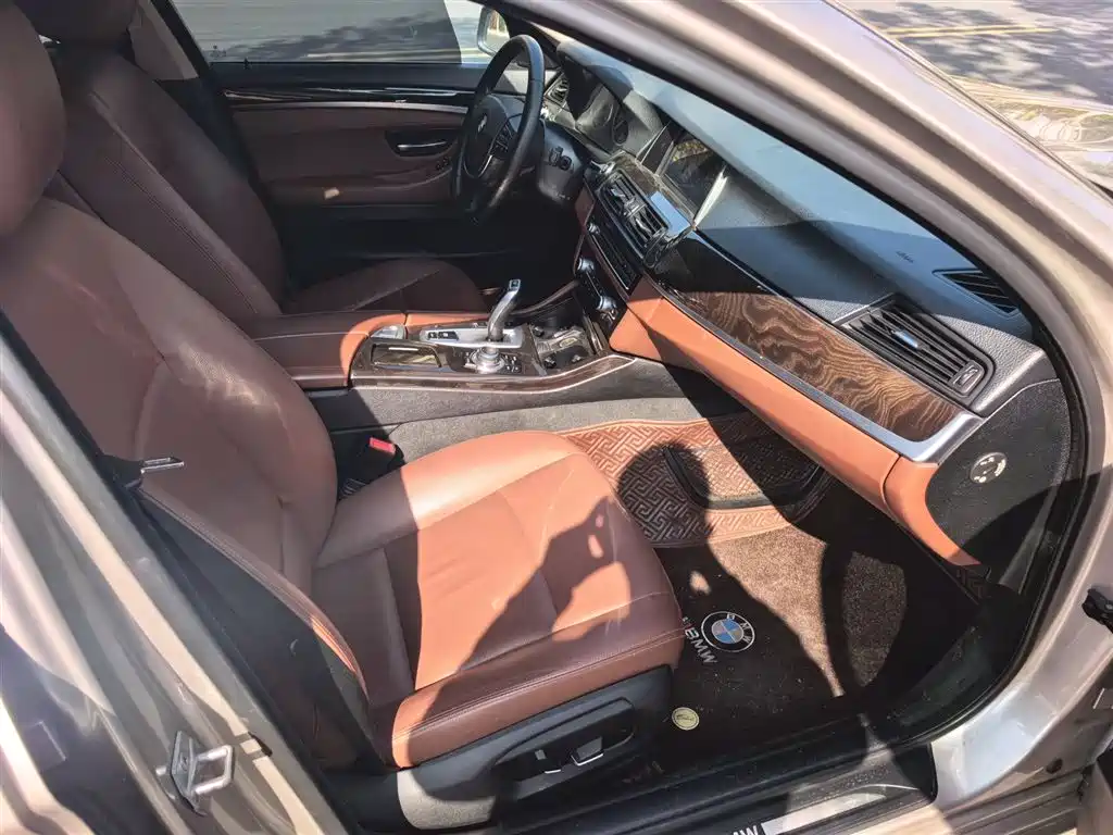 BMW 5 Series 2014 525Li Leading фото 17