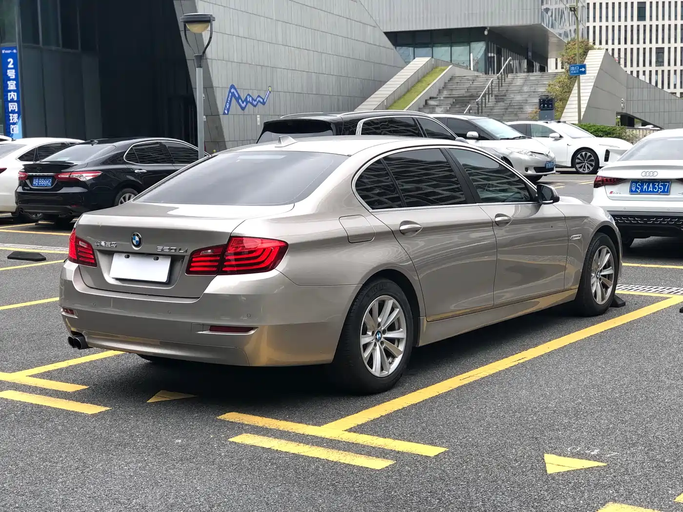 BMW 5 Series 2017 520Li Classic Edition фото 6