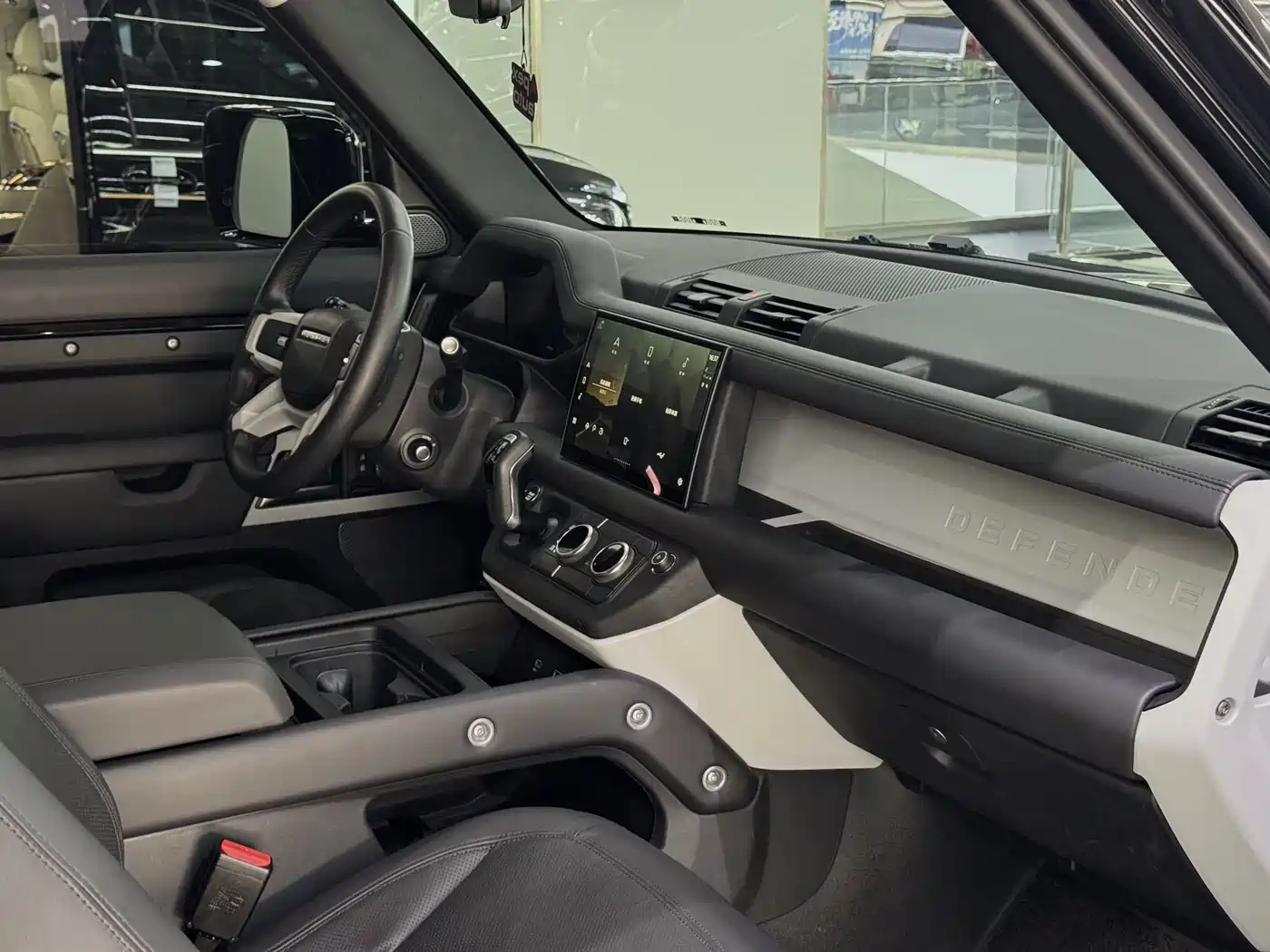 Land Rover Defender 2023 Model 90 3.0T P400 XS фото 9
