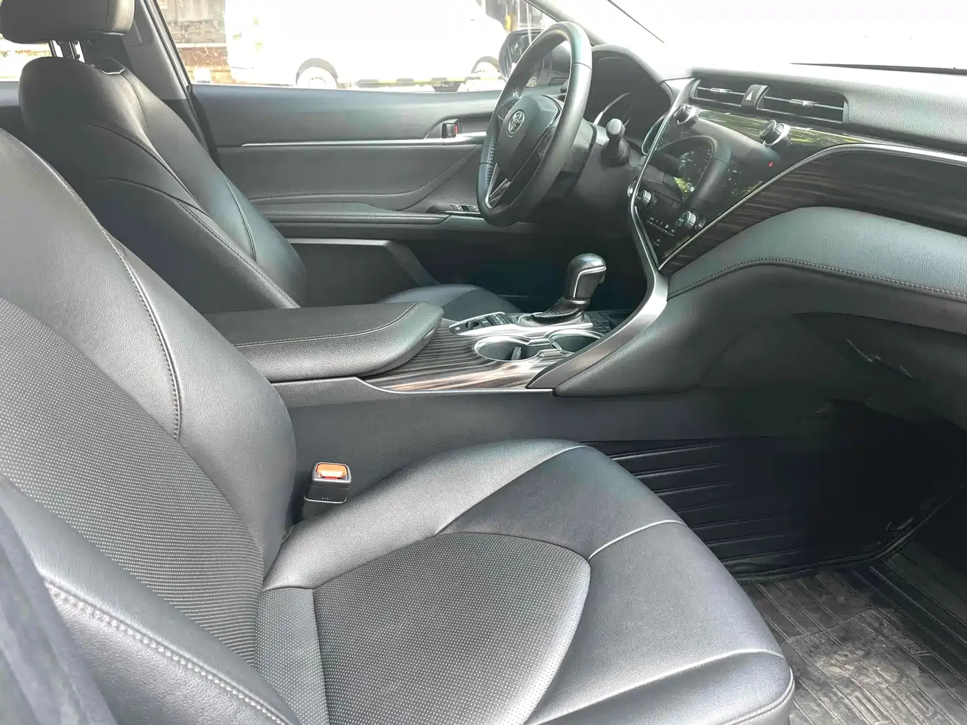 Toyota Camry 2021 2.5G Luxury Edition фото 7