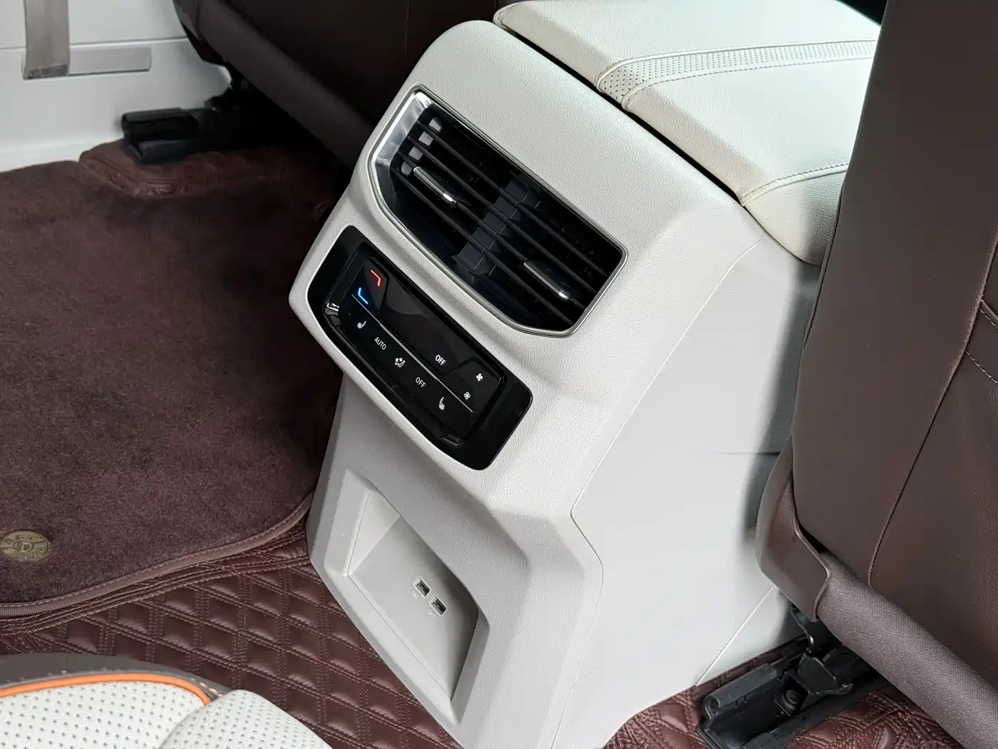 Volkswagen Talagon 2023 Facelift 530TSI 4WD Flagship Victory Pro Edition 6-Seater фото 23