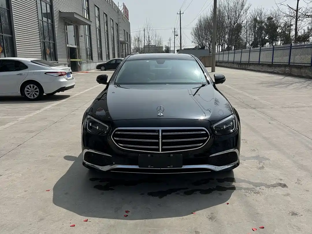 Mercedes-Benz E-Class 2022 E 300 L Fashion фото 3