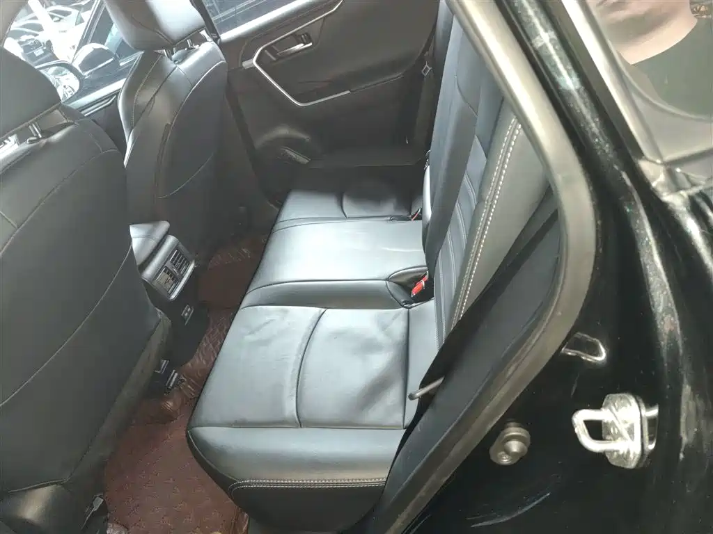 Toyota Wildlander 2022 2.0L CVT FWD Luxury PLUS Edition фото 17