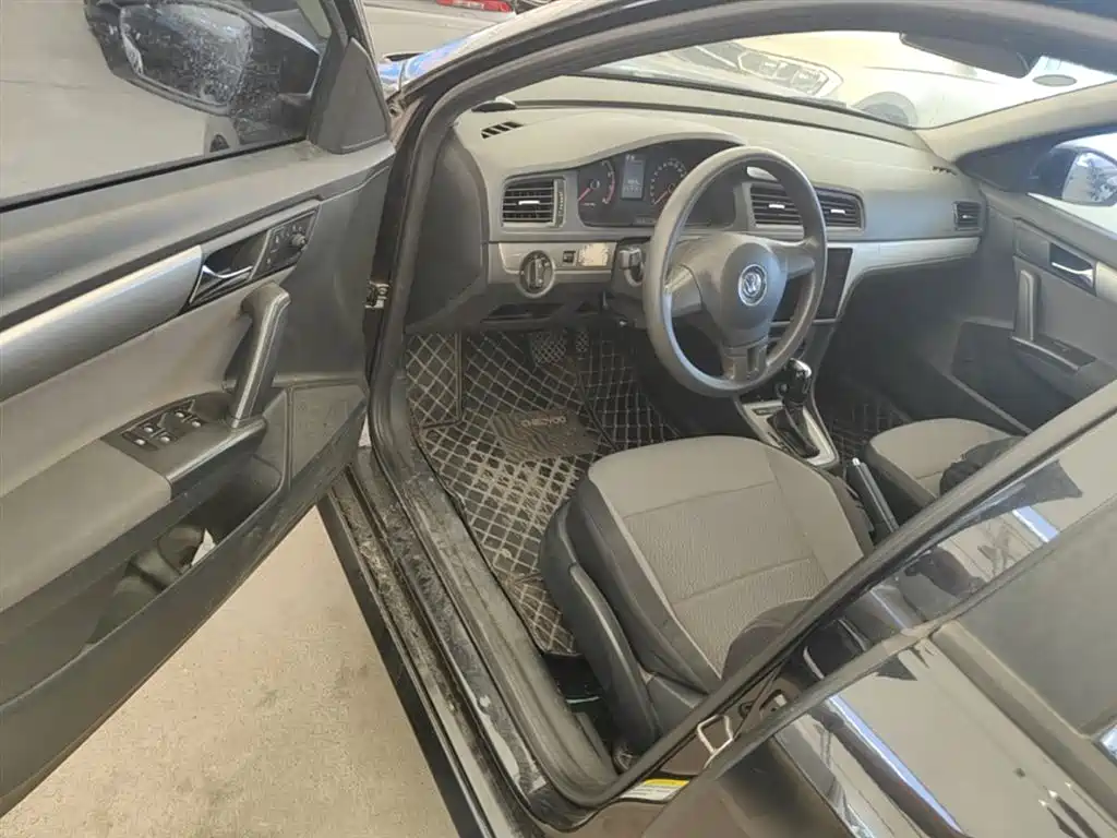 Volkswagen Lavida Tour 2013 1.6L Automatic Trend Style фото 16