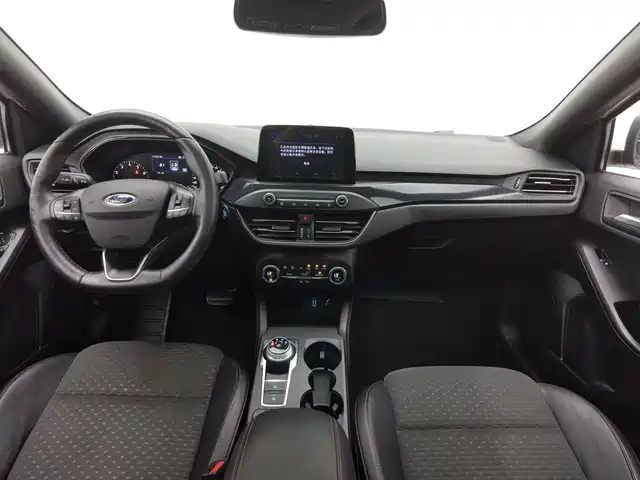 Ford Focus 2020 Sedan EcoBoost 180 Automatic ST Line — фото 5