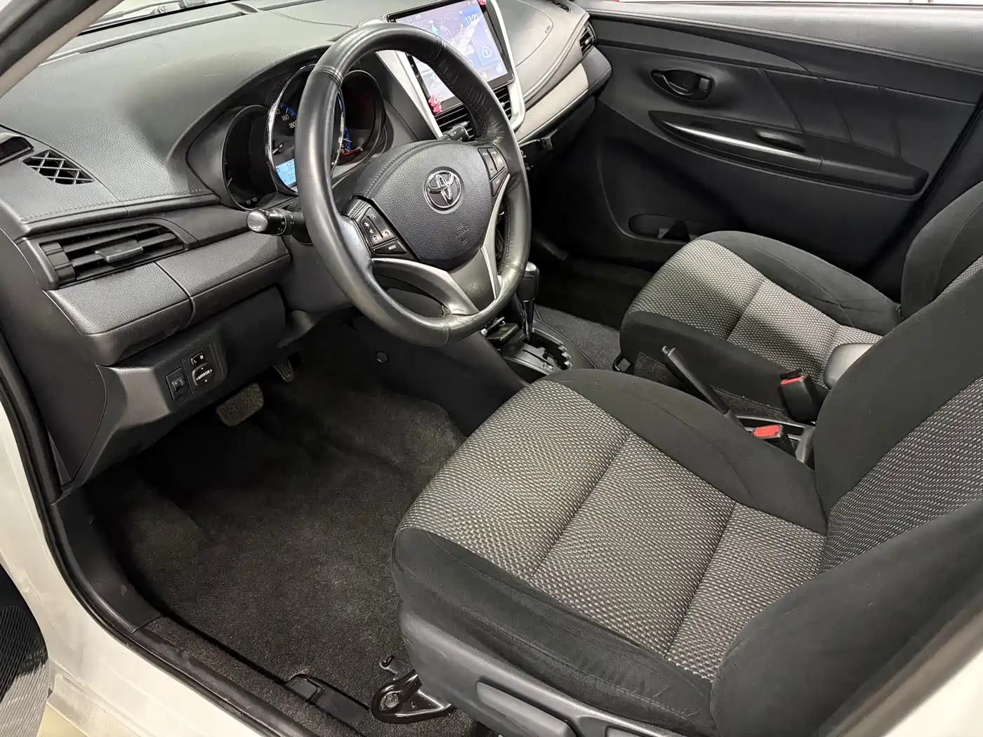 Toyota Vios FS 2017 1.5L CVT Fengchi Edition фото 7